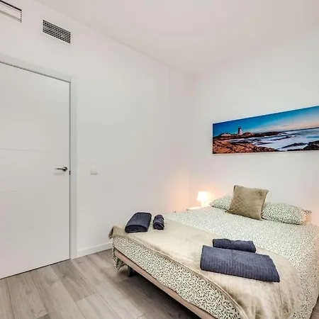 Chic In Heart Of Town *